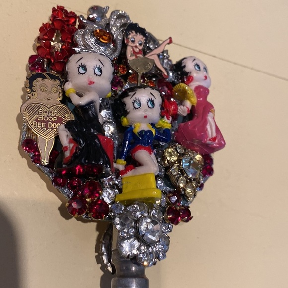 Betty Boop “Boop Boop Bee Do” Small 3” Hand Mirror. $48. One of a kind - Picture 6 of 6